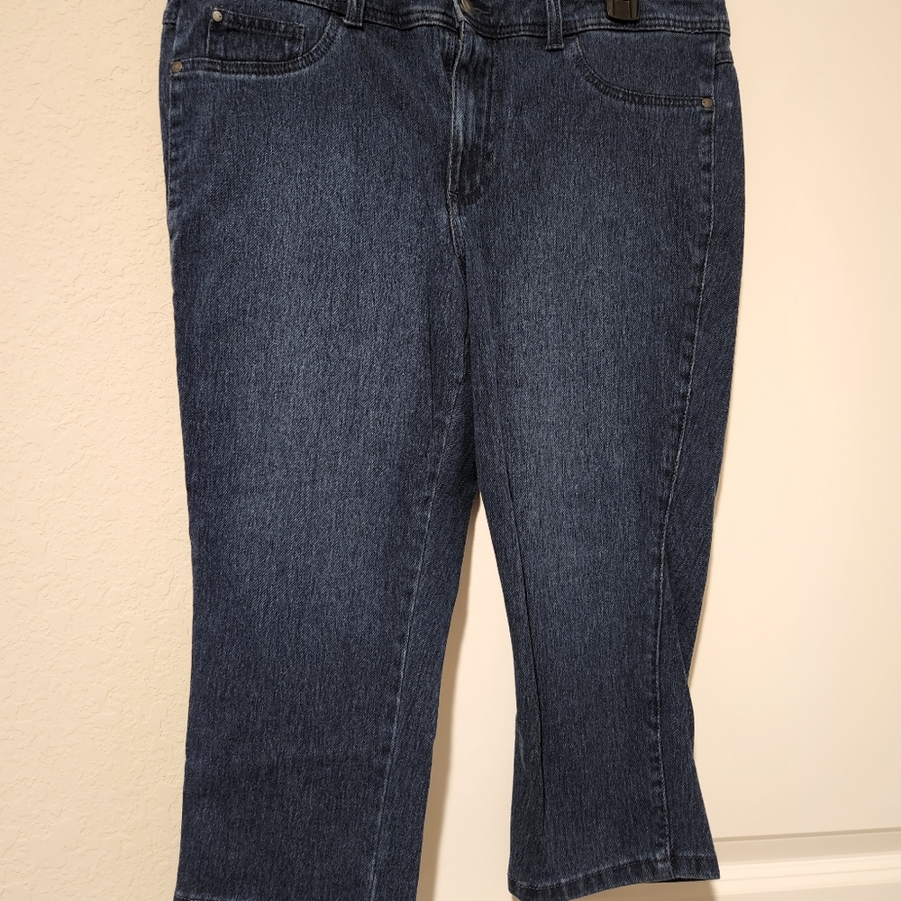 Women's Gloria Vanderbilt dark jean capris size 14P